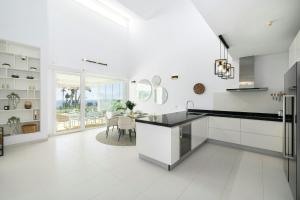 Avant-Garde Villa In Reserva Del Higuerón, Malaga