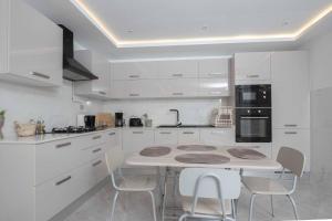 Luxurious 5-Bedroom Apartment in La Marsa, Tunisia