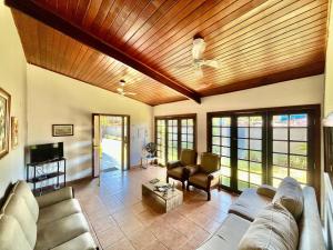 Casa a uma quadra da praia Maresias