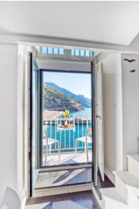 Seafront Escape Amalfi Coast 30 sec to the beach