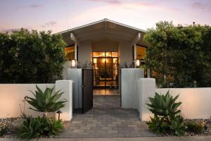 Luxury Home Backyard Oasis Villa
