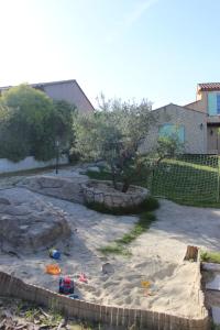 Independent air-conditioned studio-swimming pool