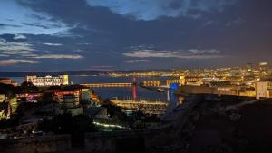 Independent air-conditioned studio-swimming pool