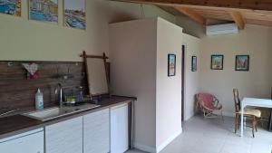Independent air-conditioned studio-swimming pool