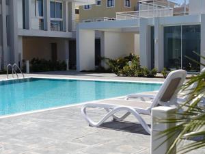 New Sea View Apartment, Pool, Walk to Beach