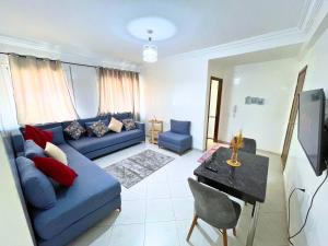 2BR Apartment - WiFi & Elevator Access- 3Min to Centre