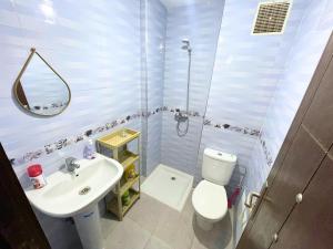 2BR Apartment - WiFi & Elevator Access- 3Min to Centre