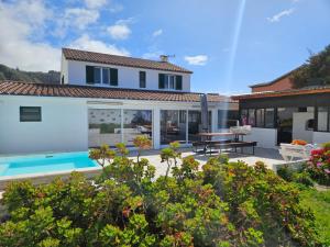 Casa da Uva-Mosteiros Vineyards House-Heated swimming-pool