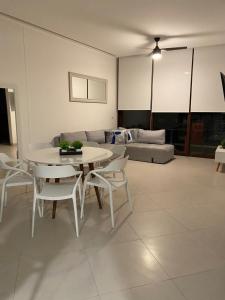 Luxury Oasis Condo Pools, Rooftop & Paddle, Tennis