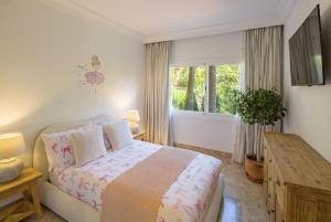 Laminar Luxury 4BR Apartment Marbella Pool & Parking