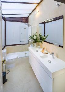 Laminar Luxury 4BR Apartment Marbella Pool & Parking