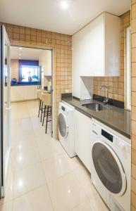 Laminar Luxury 4BR Apartment Marbella Pool & Parking