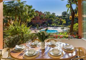 Laminar Luxury 4BR Apartment Marbella Pool & Parking