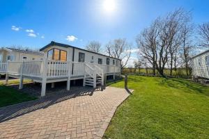 Prime lakeside caravan at Haven Golden Sands