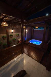 Casa com Piscina e Jacuzzi, Próxima da Praia Brava
