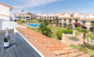Few minutes walk to the Beach, Restaurants, Bars, Supermarkets and more!