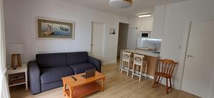 Cosy flat with a large terrace facing the sea