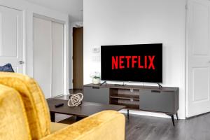 Family-Friendly 3BR Suite - Near CN Tower