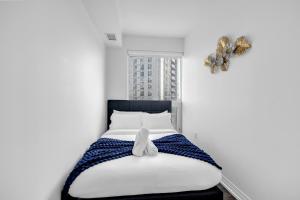 Family-Friendly 3BR Suite - Near CN Tower