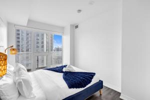 Family-Friendly 3BR Suite - Near CN Tower