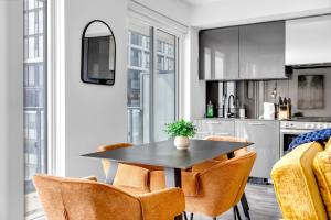 Family-Friendly 3BR Suite - Near CN Tower