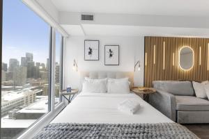 Warm Studio Hideaway - Queen & Sofa Bed
