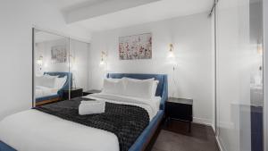 Prime Location 1BR with Queen Bed - Near Dundas Square
