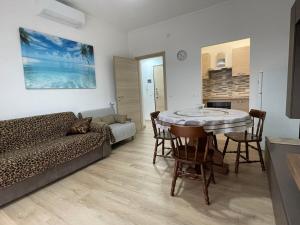 Casa Vera- luminoso bilocale centrale a due passi dal mare