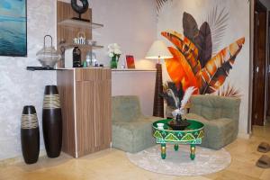 Appartement moderne avec piscine privée à 2 min de la corniche