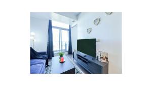 The Cozy Flex 1BR and Den Suite - Prime Location