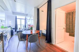 The Cozy Flex 1BR and Den Suite - Prime Location
