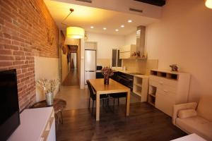 Bright and Spacious City Center Apartment