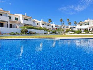 House with Pool 5min Walk to Alemães Beach by BeCherish