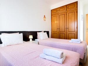 House with Pool 5min Walk to Alemães Beach by BeCherish