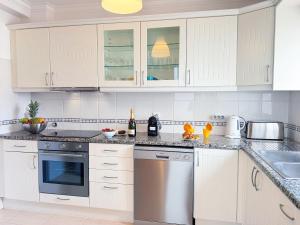 House with Pool 5min Walk to Alemães Beach by BeCherish