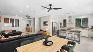 Sandveil Absolute Beachfront Access House