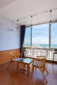 Căn Hộ 2 Phòng Ngủ Hướng Biển Oasky Apartment - Hằng Homestay