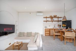 Muse Villa - Stylish 2BR Private Pool in Balangan