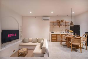 Muse Villa - Stylish 2BR Private Pool in Balangan