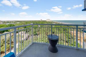New 2BR at Horizon at 77th with Views,Nice Pools!