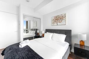 Elevate Living Queen Trio Suite - Downtown