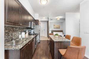 Elevate Living Queen Trio Suite - Downtown