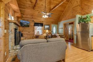 Cozy Bear Lodge - Hot Tub 15 min to Pigeon Forge