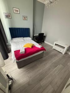 Grange Lone entire apartment with two double beds