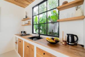 Balive B7 - Private 1BR Oasis, 5 Min to Waterfall