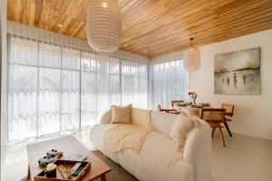 Balive B7 - Private 1BR Oasis, 5 Min to Waterfall