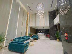 Silver Studios With Infinity Pool & Gym
