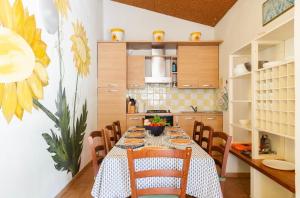 Sweet tuscany Villa for 6 to 8 people near the sea