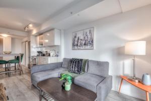 Chic 2BR Suite - Sleeps 6 - Prime Location!