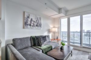 Chic 2BR Suite - Sleeps 6 - Prime Location!